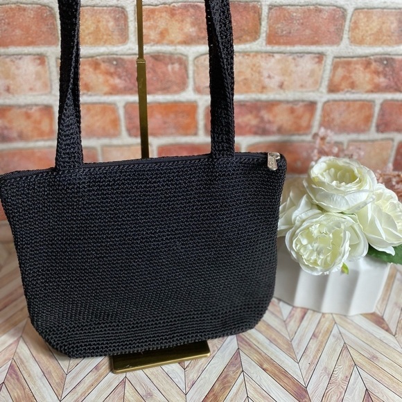 Unbelievable Price! Perfect All Season Bag! Easy to clean and travel with. - Picture 12 of 12